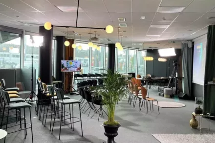 whoorks-lobby-salle-réunion-ateliers