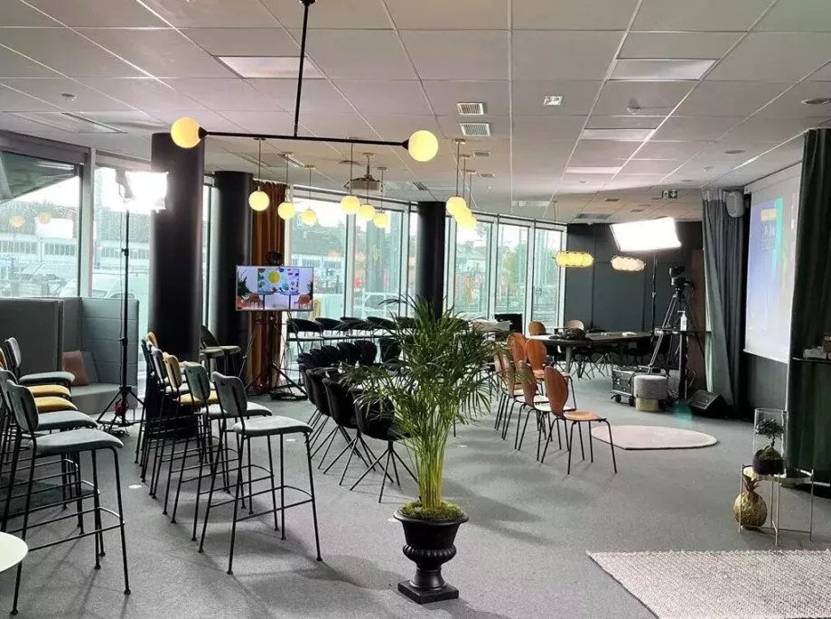 whoorks-lobby-salle-réunion-ateliers