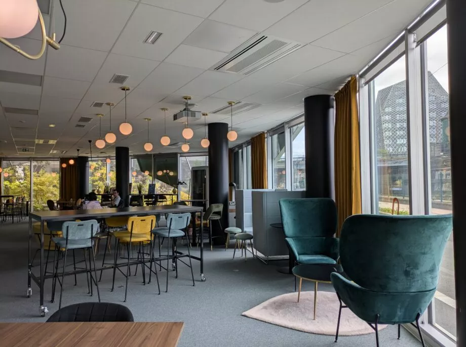 whoorks-rennes-location-salle-événementielle-lobby-conférence