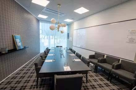 whoorks-salle-réunion-equipée-location-beatles