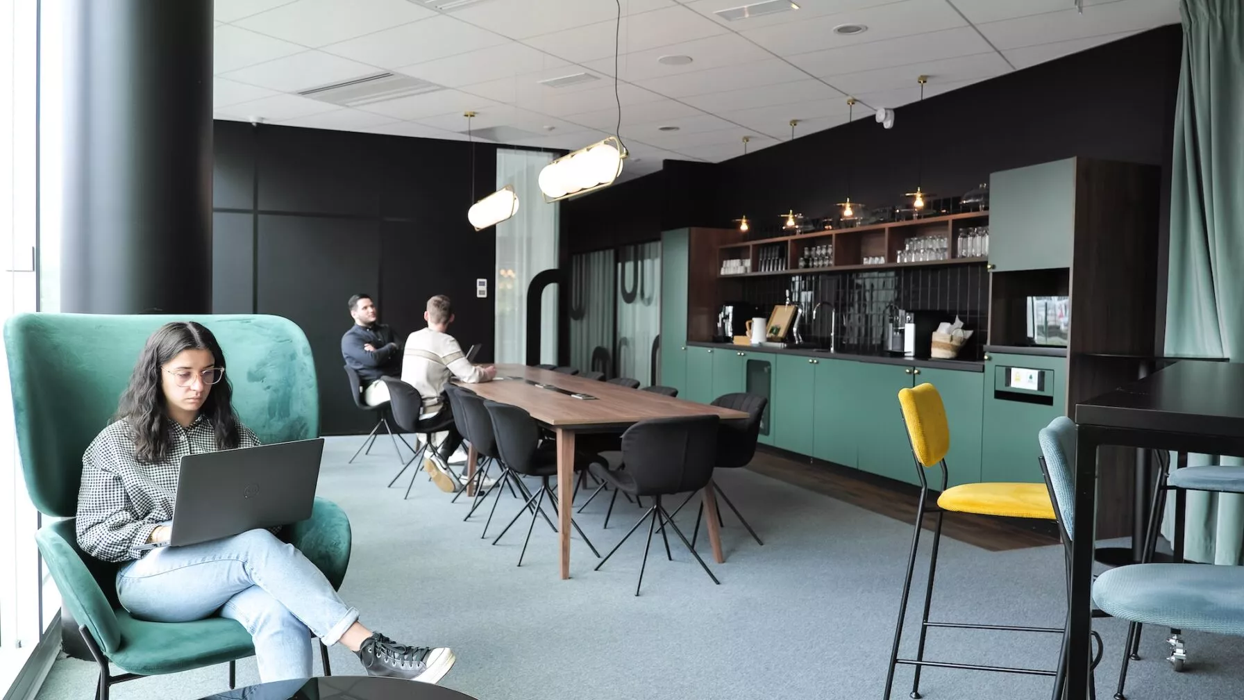 whoorks-rennes-gare-espaces-communs-bureaux-tisanerie