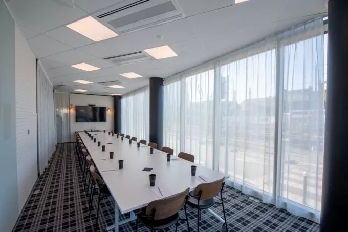 salle-de-reunion-equipe-moderne-whoorks-rennes