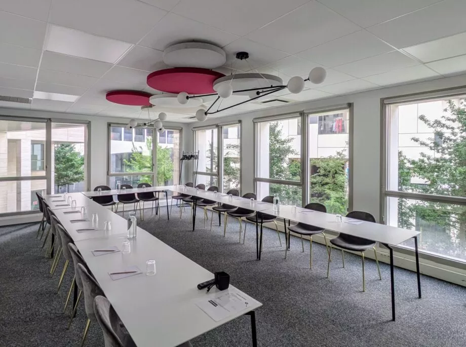 salle-réunion-nantes-equipée-lumineuse