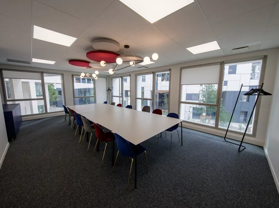salle-réunion-nantes-équipée-spacieuse