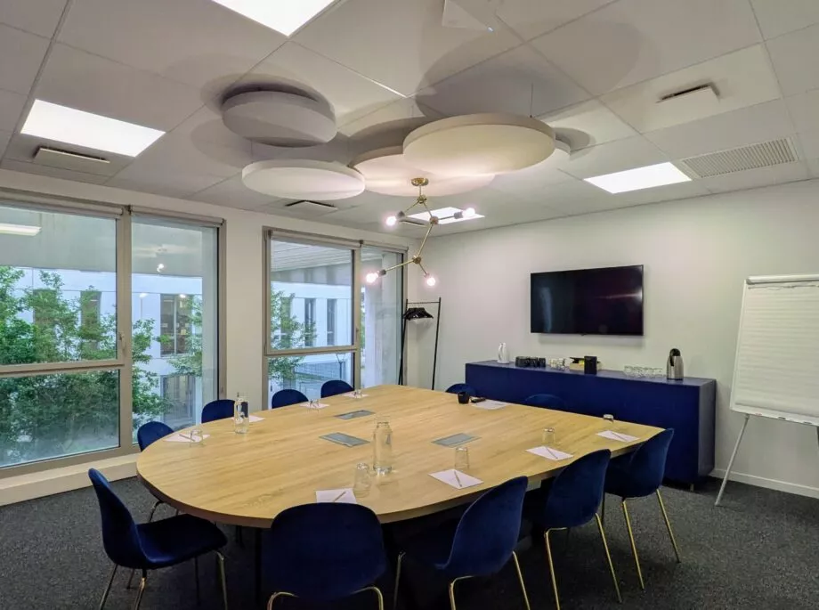 whoorks-nantes-espace-reunion-équipé-table-écran