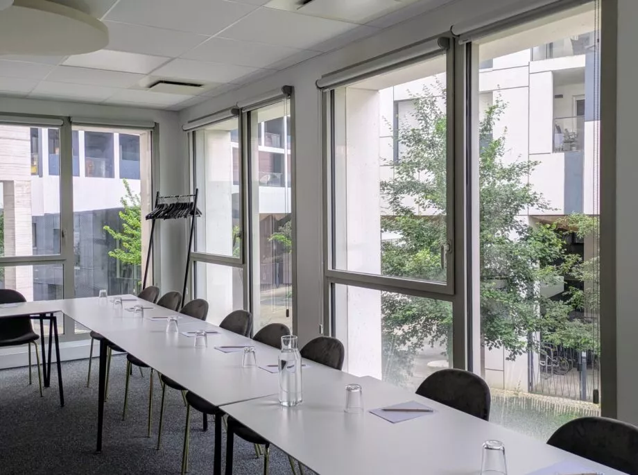 whoorks-nantes-salle-reunion-professionnelle-équipée